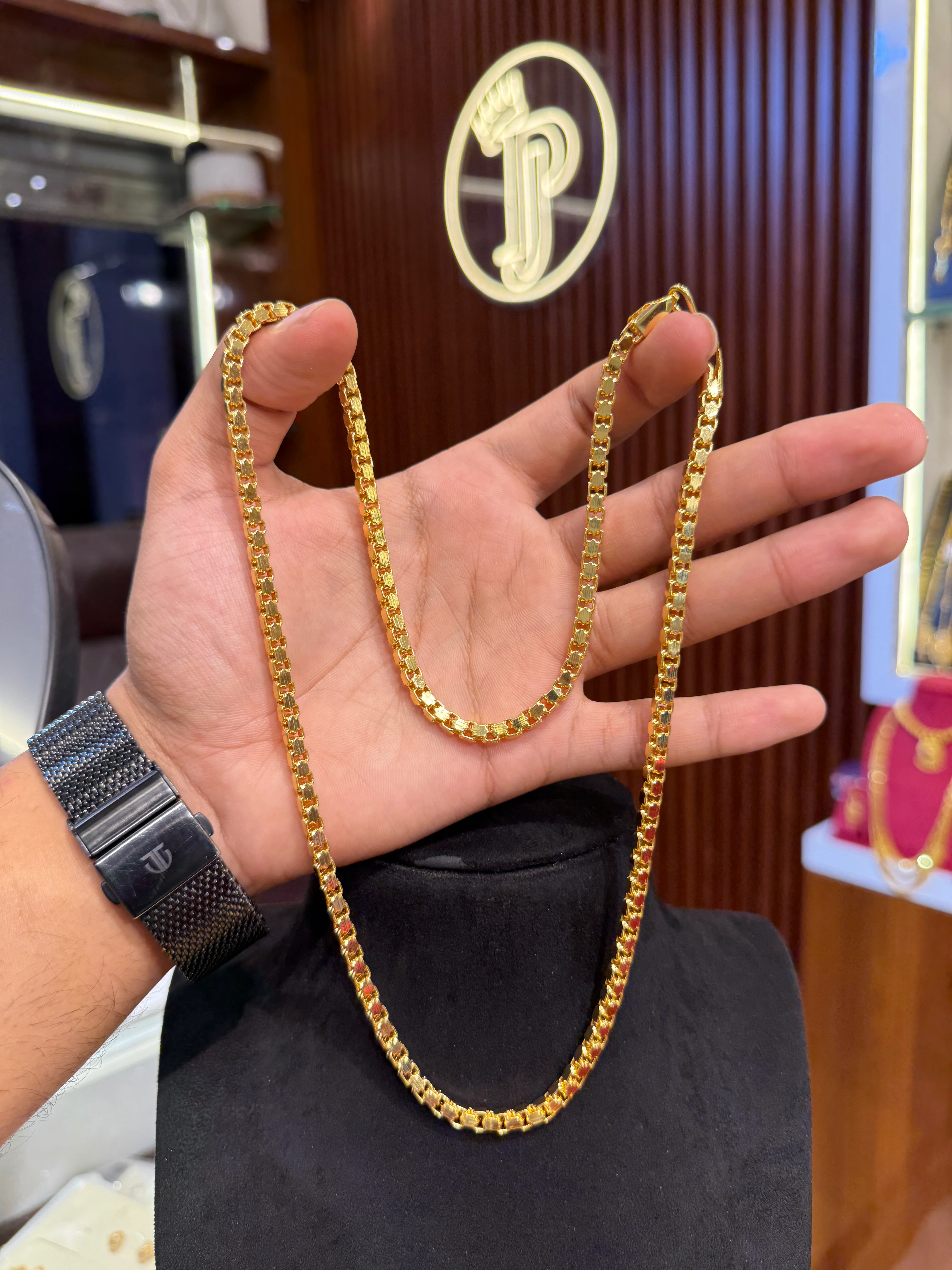 Big box chain ⭐⭐⭐⭐☆ 4.3 (14,950)