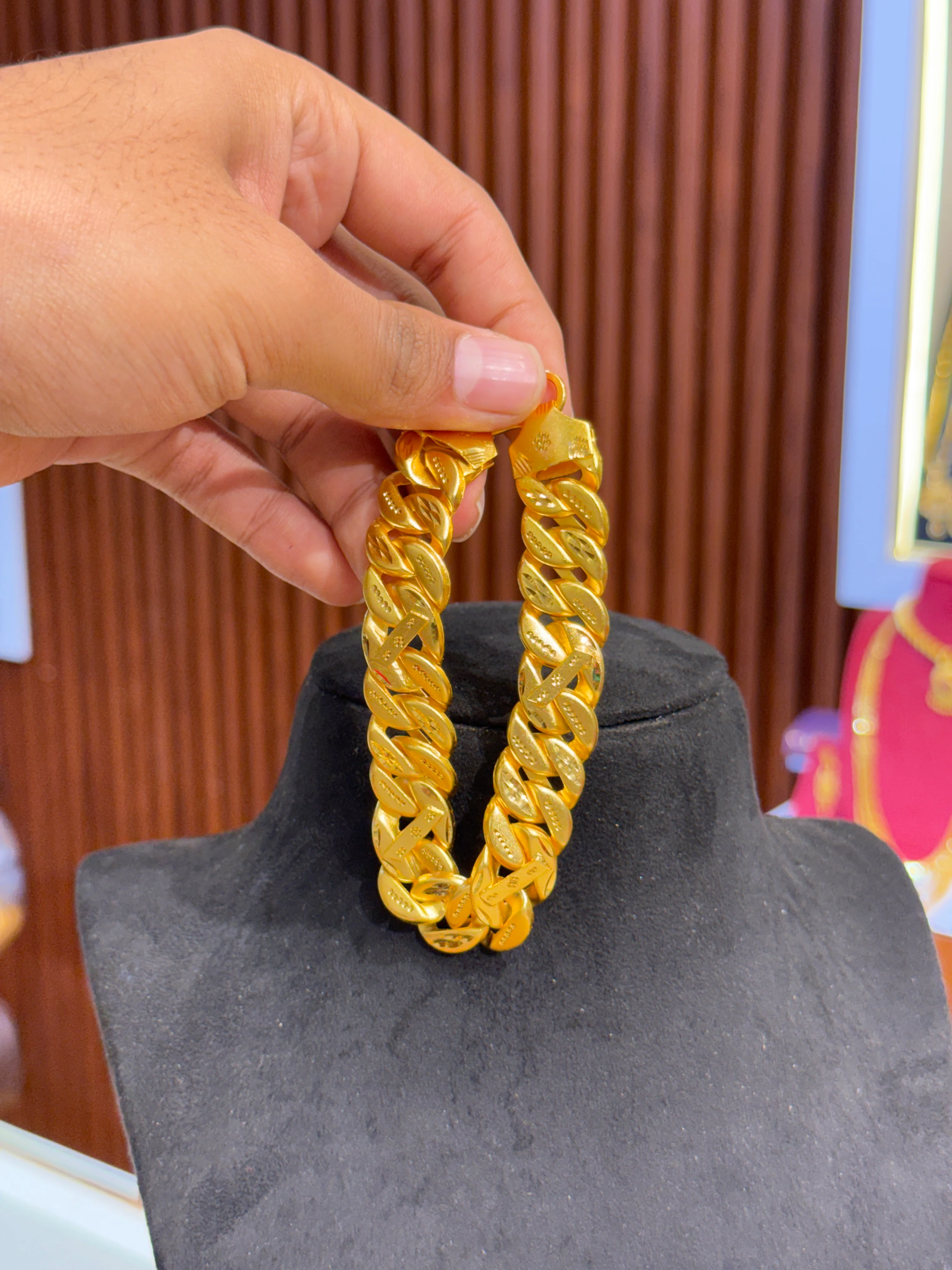 Bracelet ⭐⭐⭐⭐⭐ 4.5 (15,670)