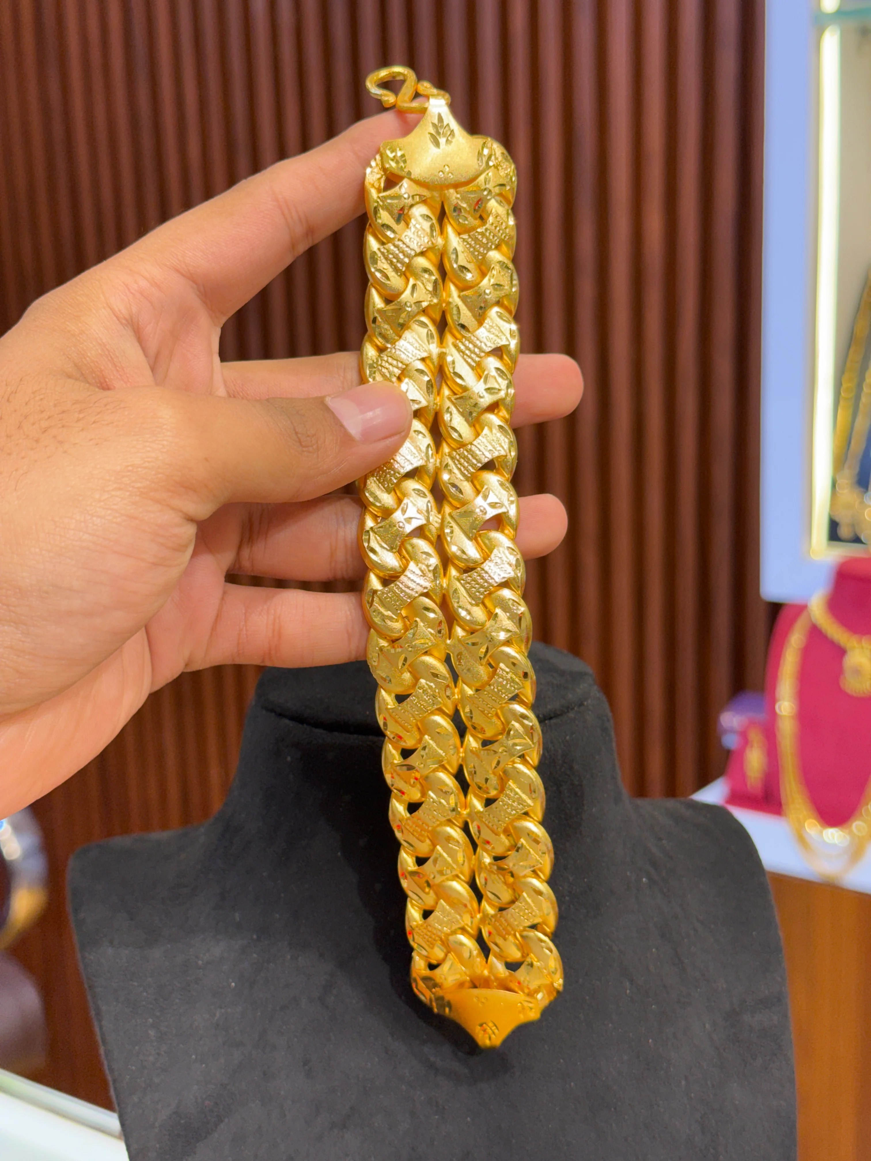 Bracelet . ⭐⭐⭐☆☆ 3.0 (8,990)