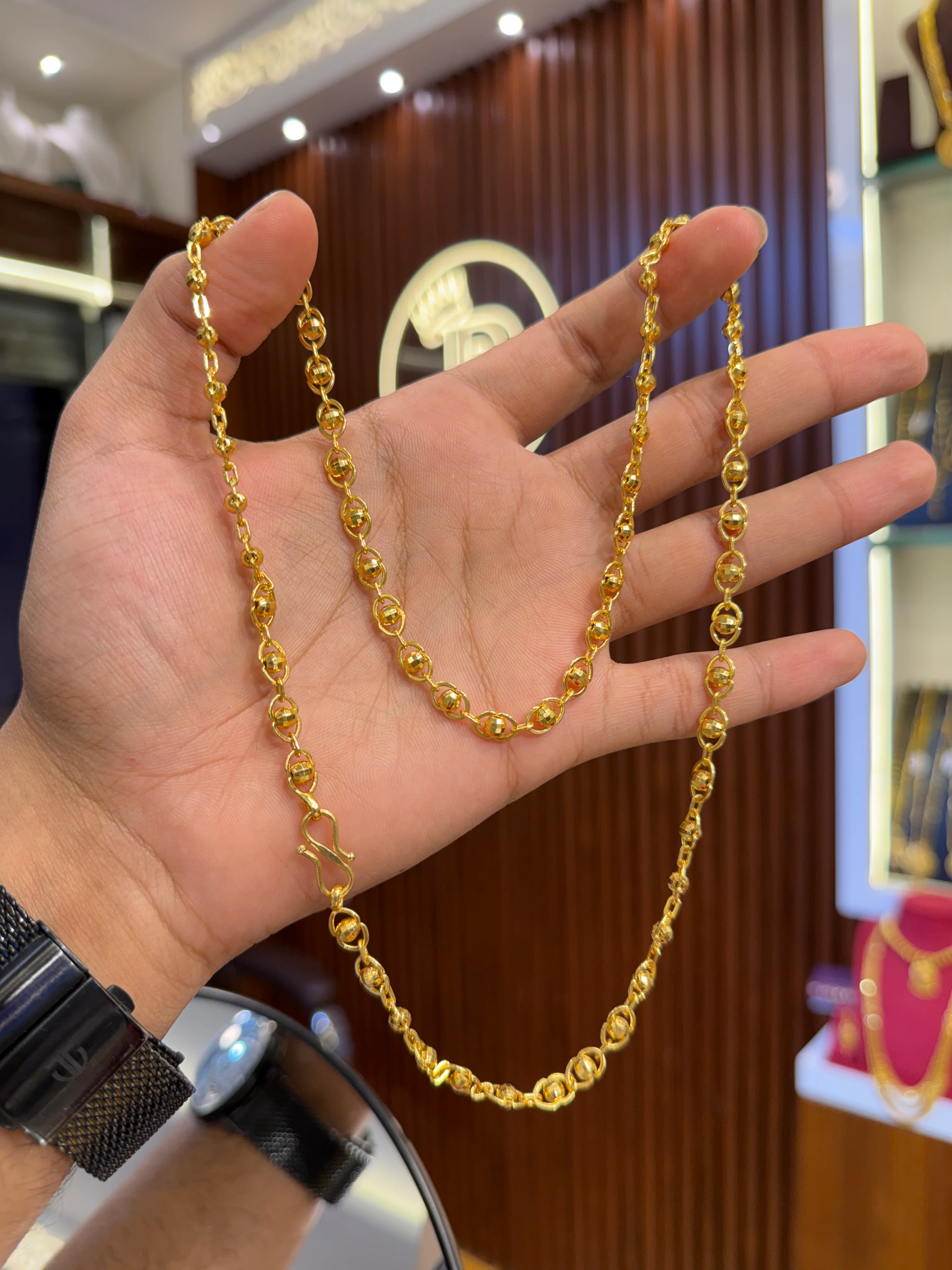 Chain ⭐⭐⭐⭐☆ 3.7 (7,960)