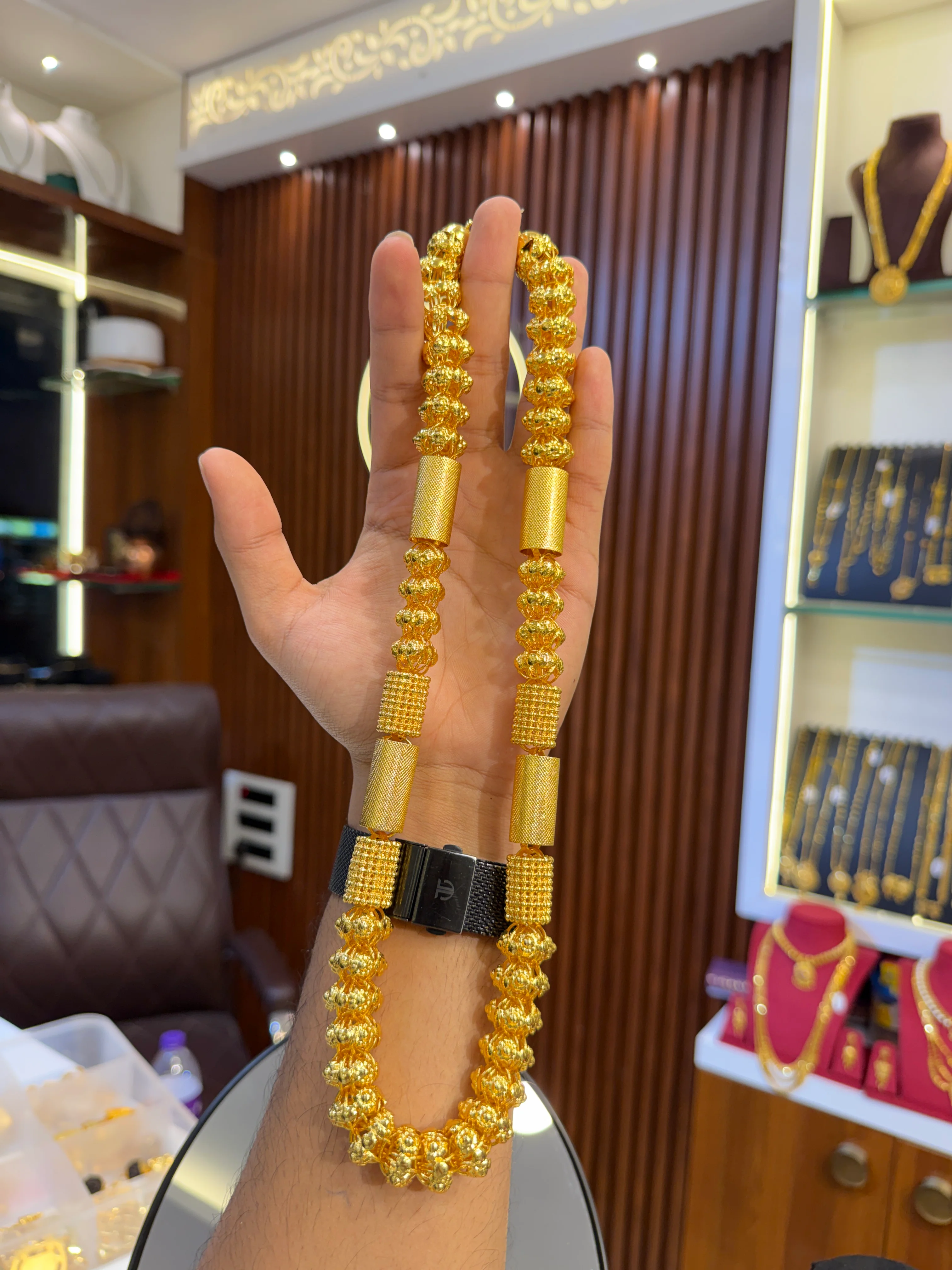 Hollow Chain ⭐⭐⭐☆☆ 3.0 (8,990)