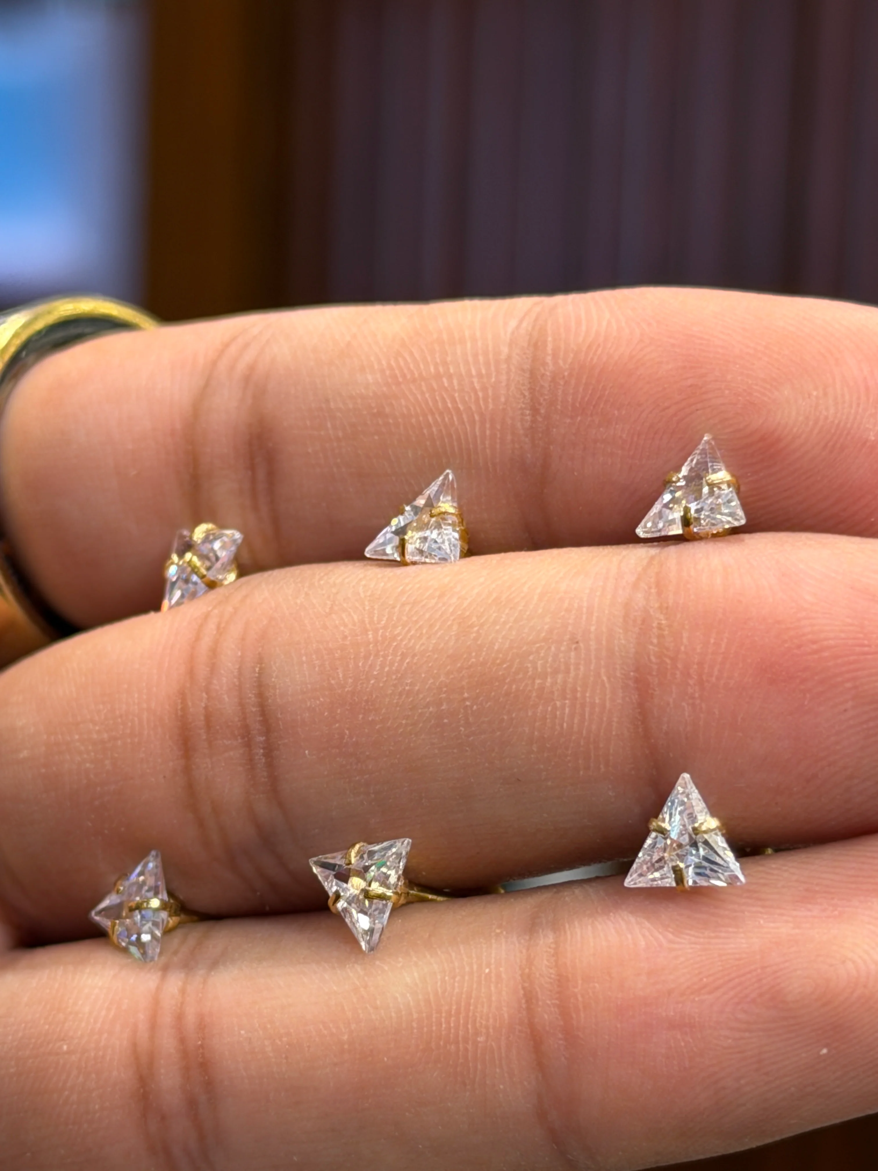 Triangle studs ( single) ⭐⭐⭐⭐⭐ 4.6 (22,564) - Image 4