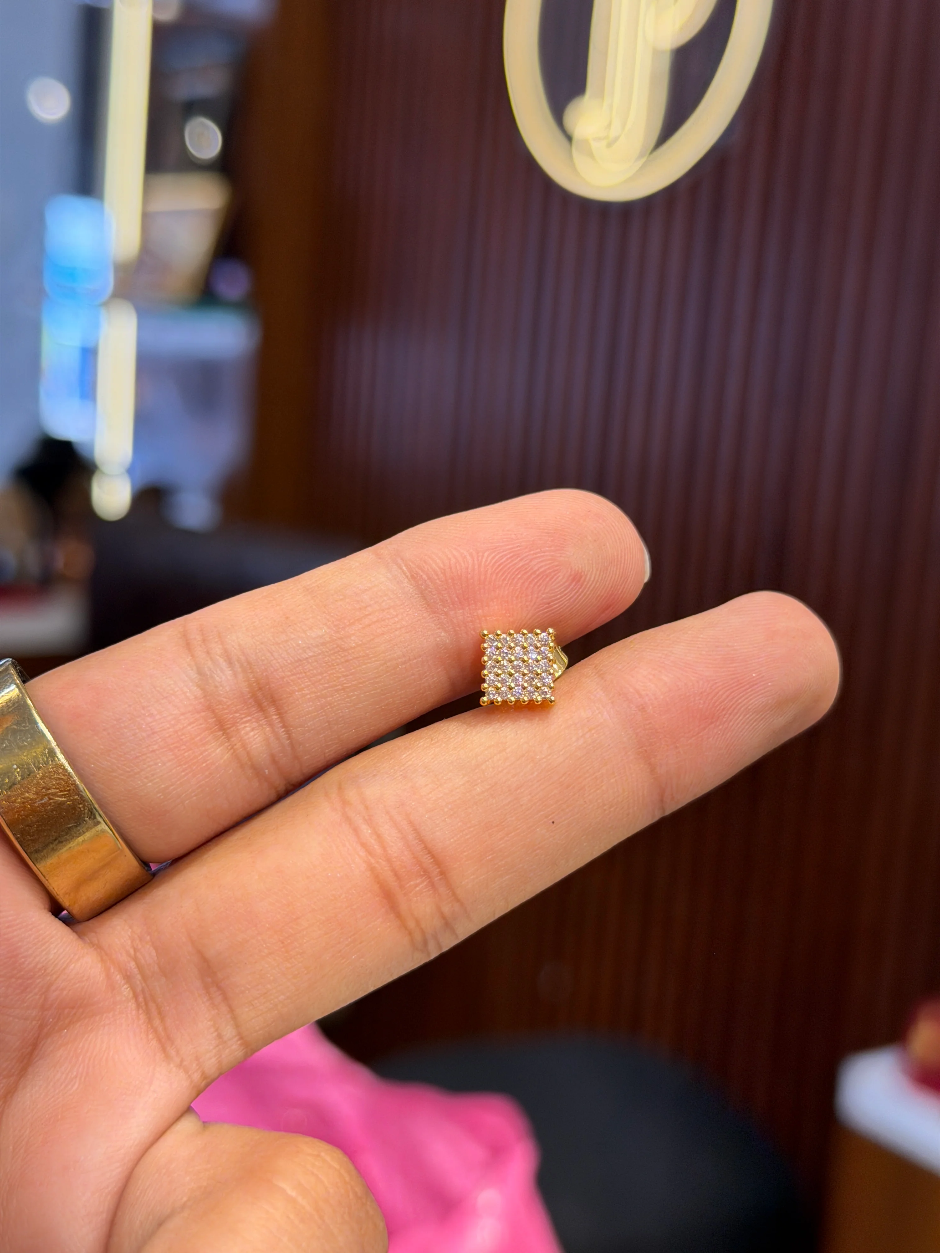 Stud ⭐⭐⭐⭐☆ 4.0 (4,610) - Image 4